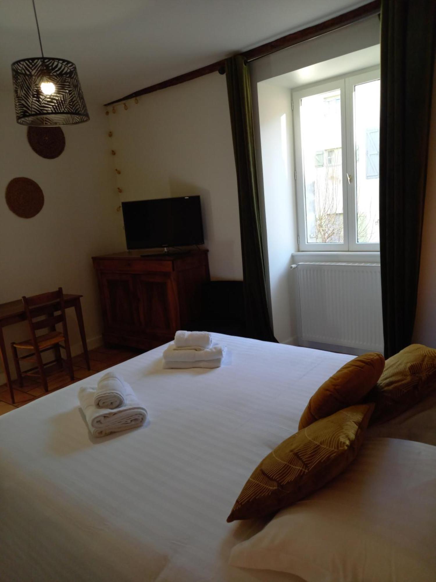 Hotel de la Halle Nolay  Esterno foto