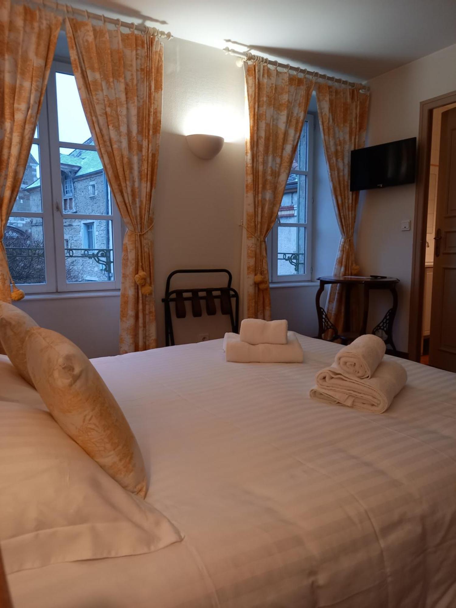 Hotel de la Halle Nolay  Esterno foto
